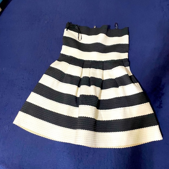 Forever 21 Dresses & Skirts - Mini dress strapless